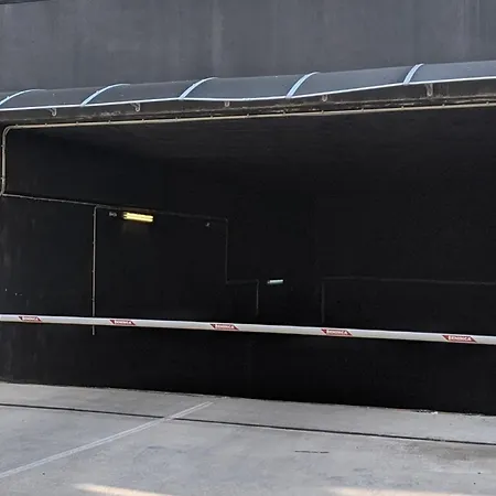 Lux 1 With Free Parking *